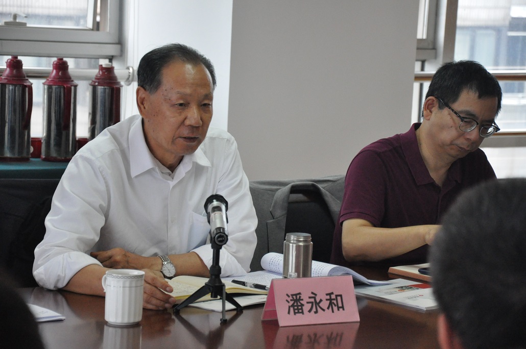 最后,张顺福对公司未来的发展提出了五点要求:一是发挥金融牌照企业的