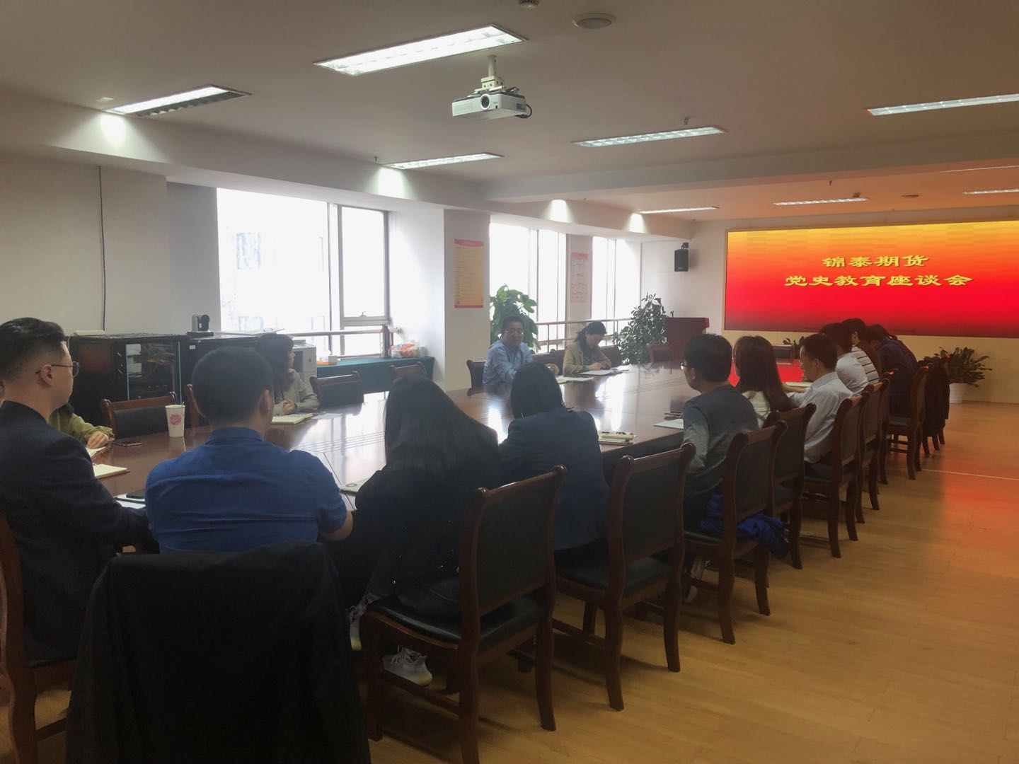 党史教育座谈会.jpg